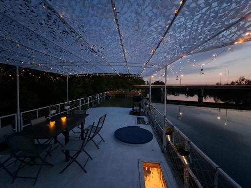 Torcy Boat Rental | Péniche Amadeus conviviale et cosy , proche de Disney et de Paris