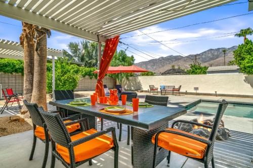 Palm Springs House | Palm Springs Home with a Resort Style Backyard -Joy pool hot tub views