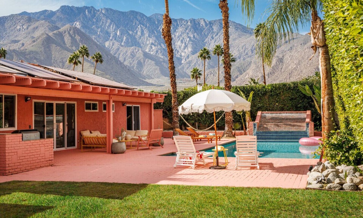 Racquet Club West House | Palm Springs Pink House Villa, Pool, BBQ & Games, Seasonal Discount!