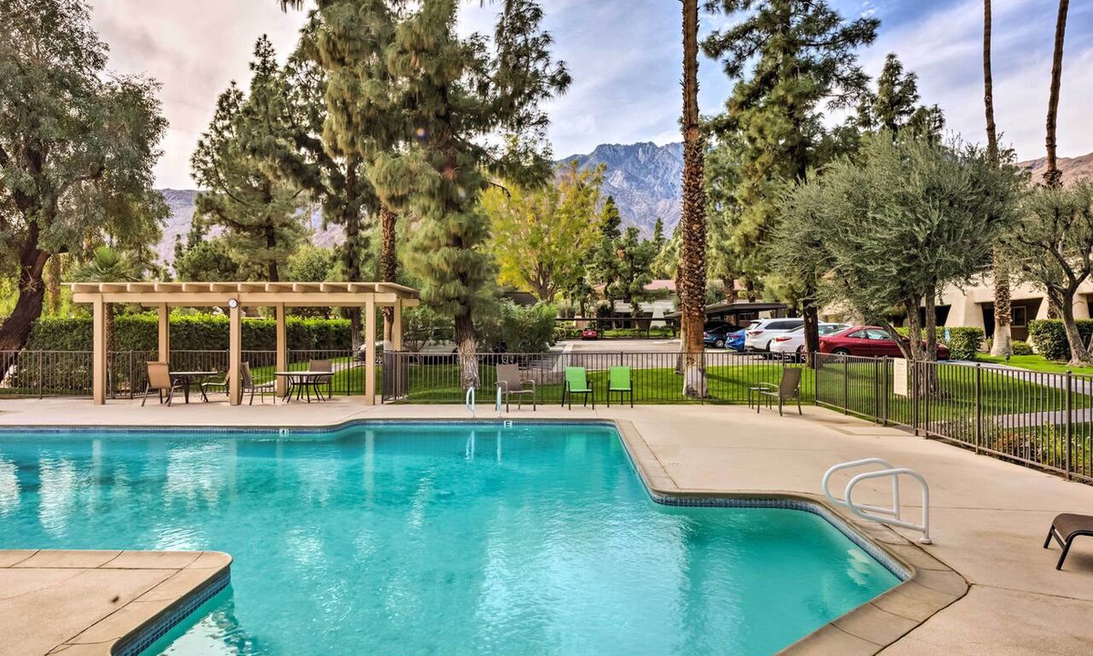 Racquet Club West Apartment | Palm Springs Retreat w/Pool Access & Valley Views