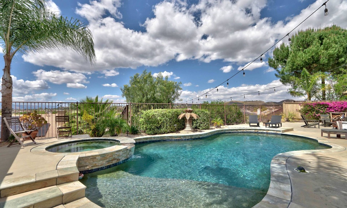 Murrieta Hot Springs House | Palm Tree Lane Retreat in Murrieta: Private Pool, Spa, Loft, Balcony, Ideal Mid-Term Stay +Solar EV!