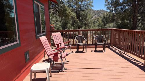 Inyokern House | Papa's Paradise Guesthouse