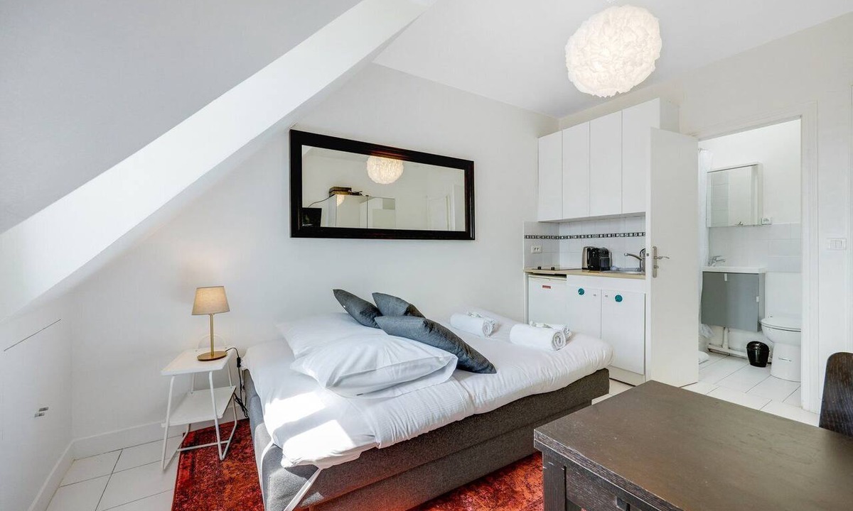 4th Arrondissement Apartment | Paris Marais Rosiers 3