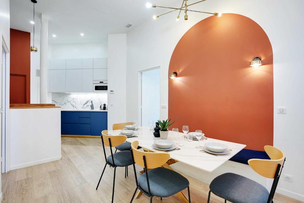 Quartier de Rochechouart Apartment | Parisian stay close to Montmartre - 2BR 8P