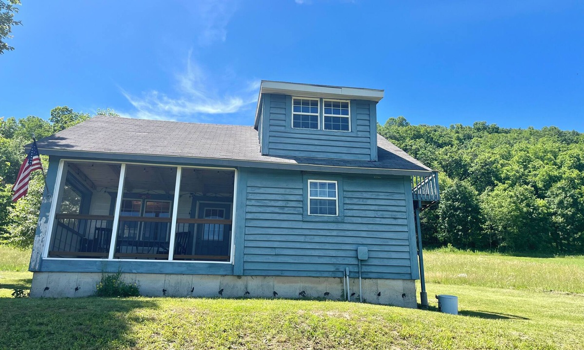 Soldiers Grove Cabin | Peaceful 1-bedroom cabin in Soldiers Grove