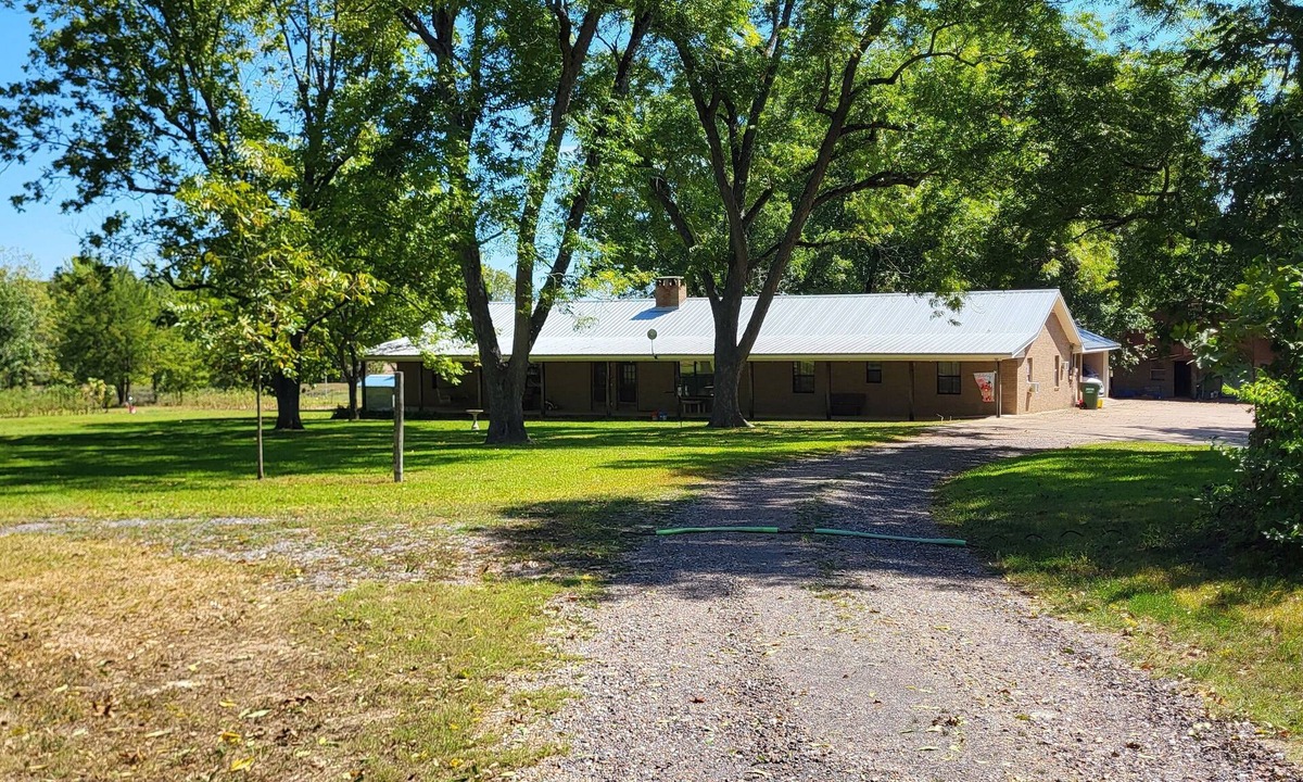 Macon Apartment | Peaceful and quiet 2-bedroom apartment with WiFi, AC in Macon.