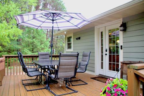 Holcombe House | Peaceful Escape few blocks to Lake Holcombe & lakeside Music