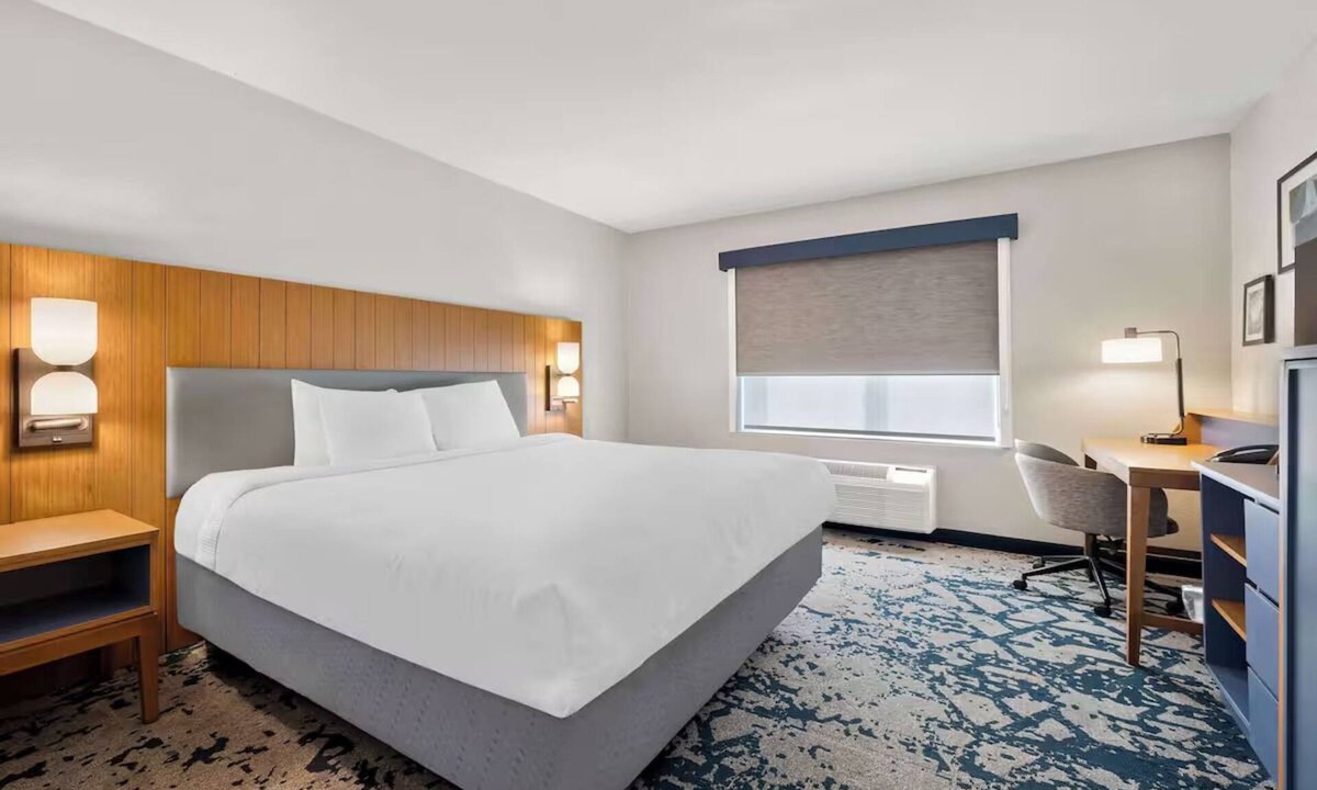 South Baton Rouge Hotel | Peaceful Retreat Close to LSU & Baton Rouge Cultural Hotspots - 4.4 miles