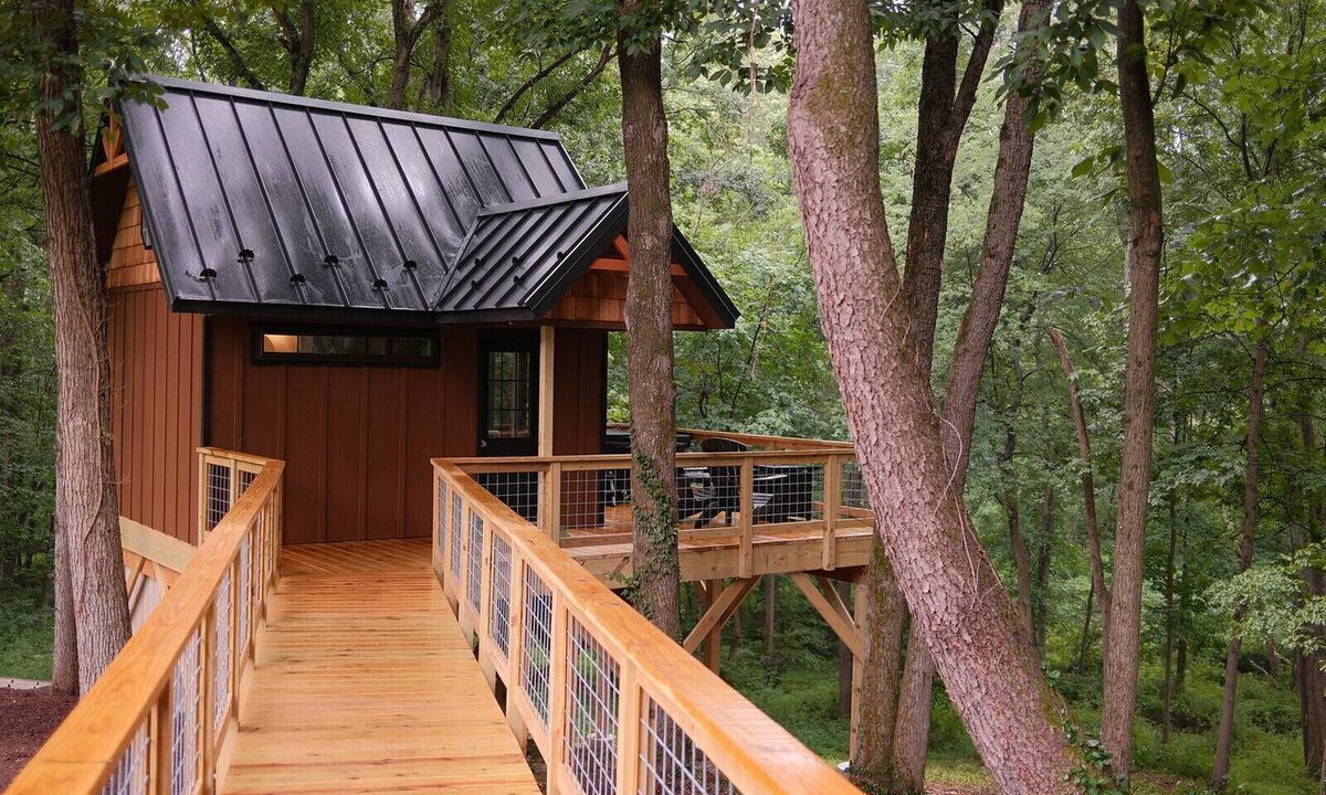 Ijamsville Cottage | Peaceful Treehouse with Private Hot Tub