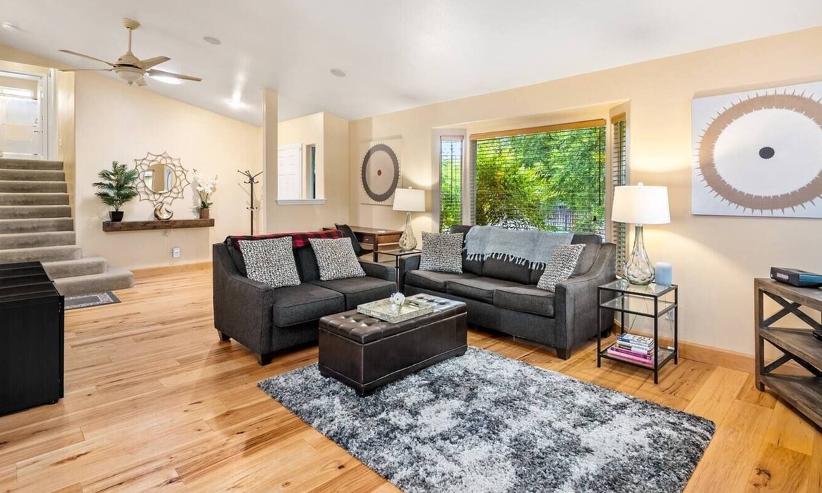 Paso Robles House | Peachy N Paso - downtown, fire place, BBQ