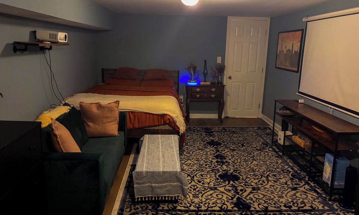 Hampden House | Perfect 2-bedroom apartment in house with private entrance in Hampden Baltimore