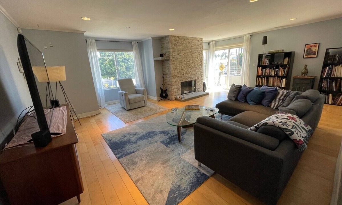 Hollywood Hills Condo | Perfect 2-bedroom condo with AC in welcoming Los Angeles