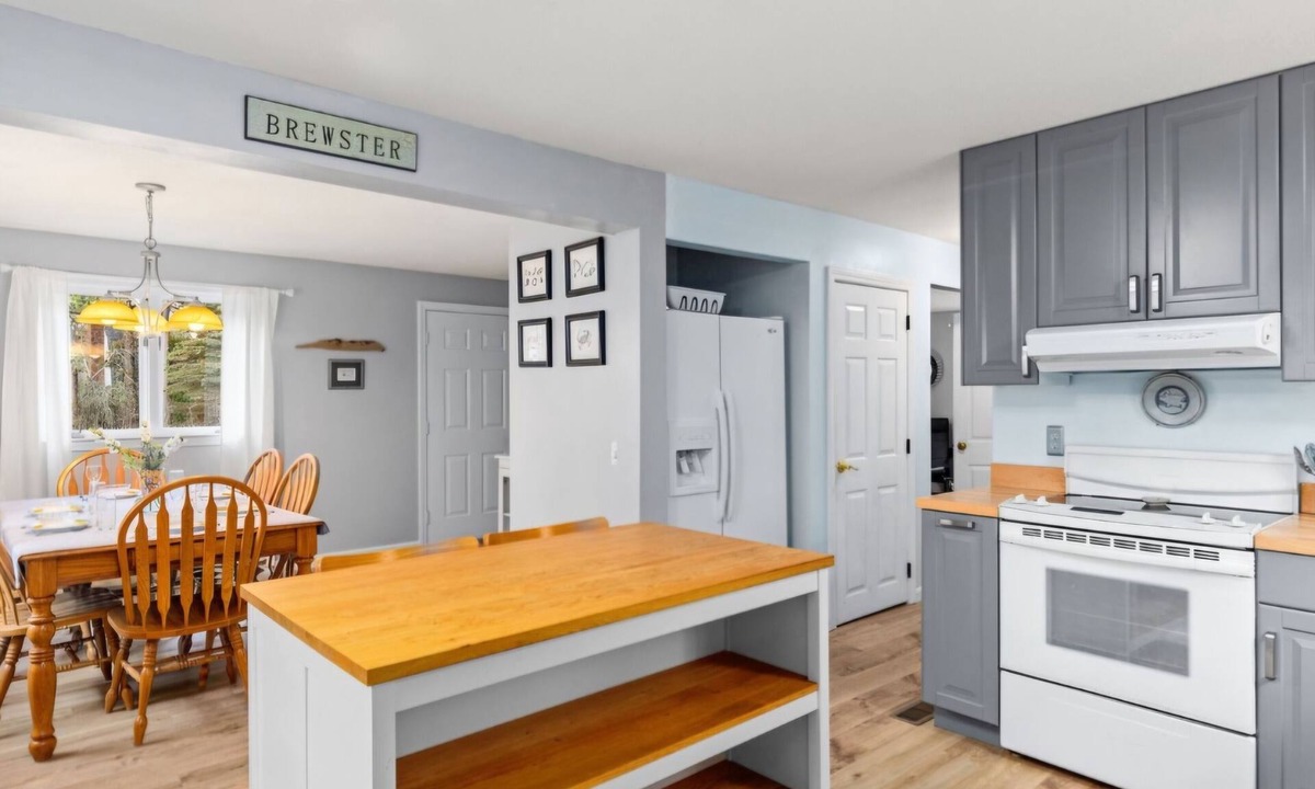 Brewster House | Perfect for Families! Pet-friendly Brewster home near beaches and trails