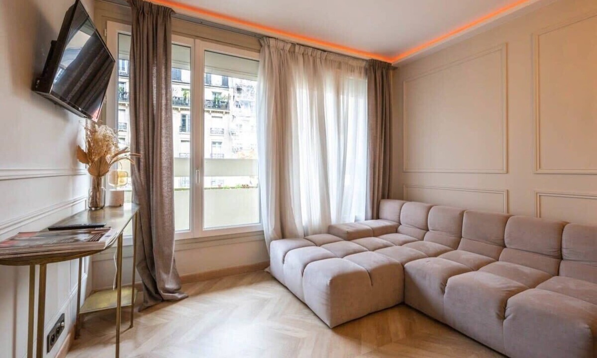 Quartier de l'Horloge Apartment | Petit Violette I Amazing 1 Bed Apt in Paris