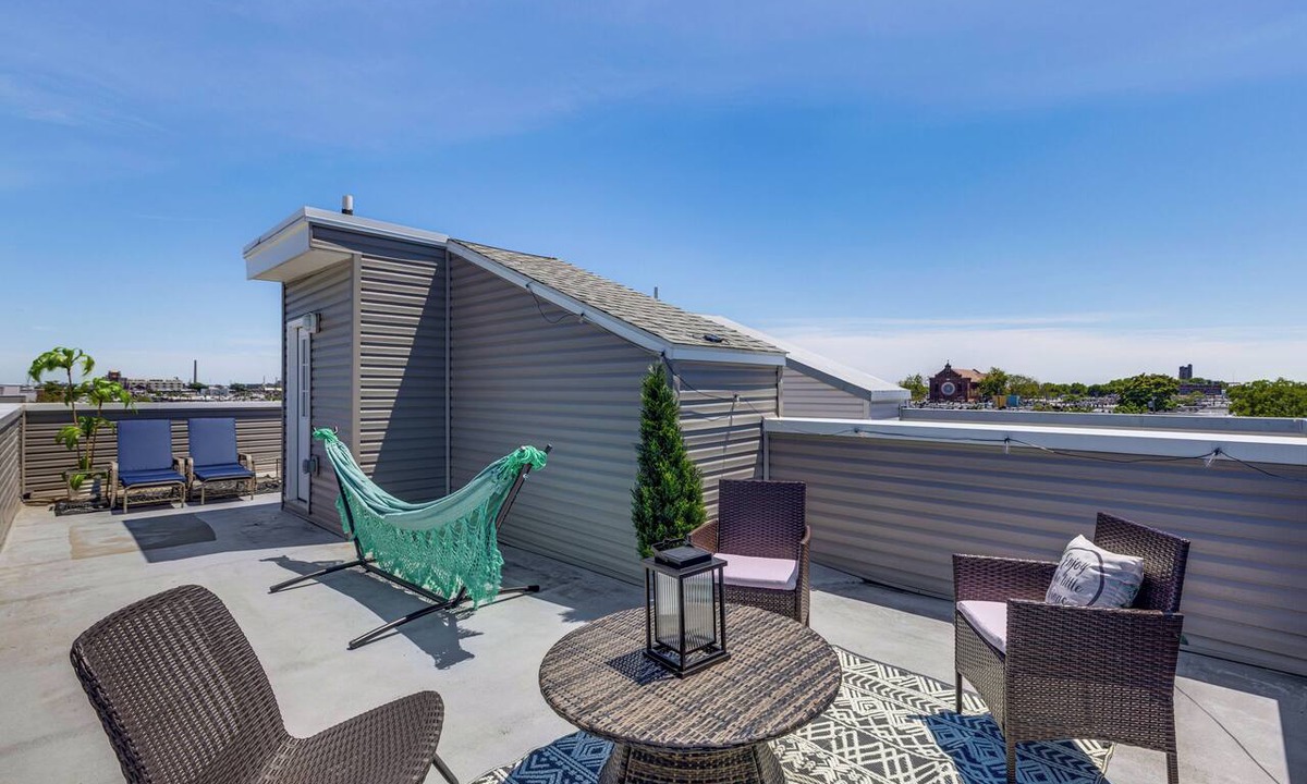 South Philadelphia Condo | Philly Condo w/Rooftop Deck! Walk to Broad St