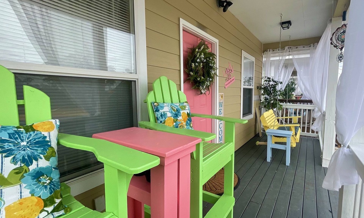 Pass Christian House | Pink Lake House, GaMe RoOm, Sleep 10, Beach, Casino