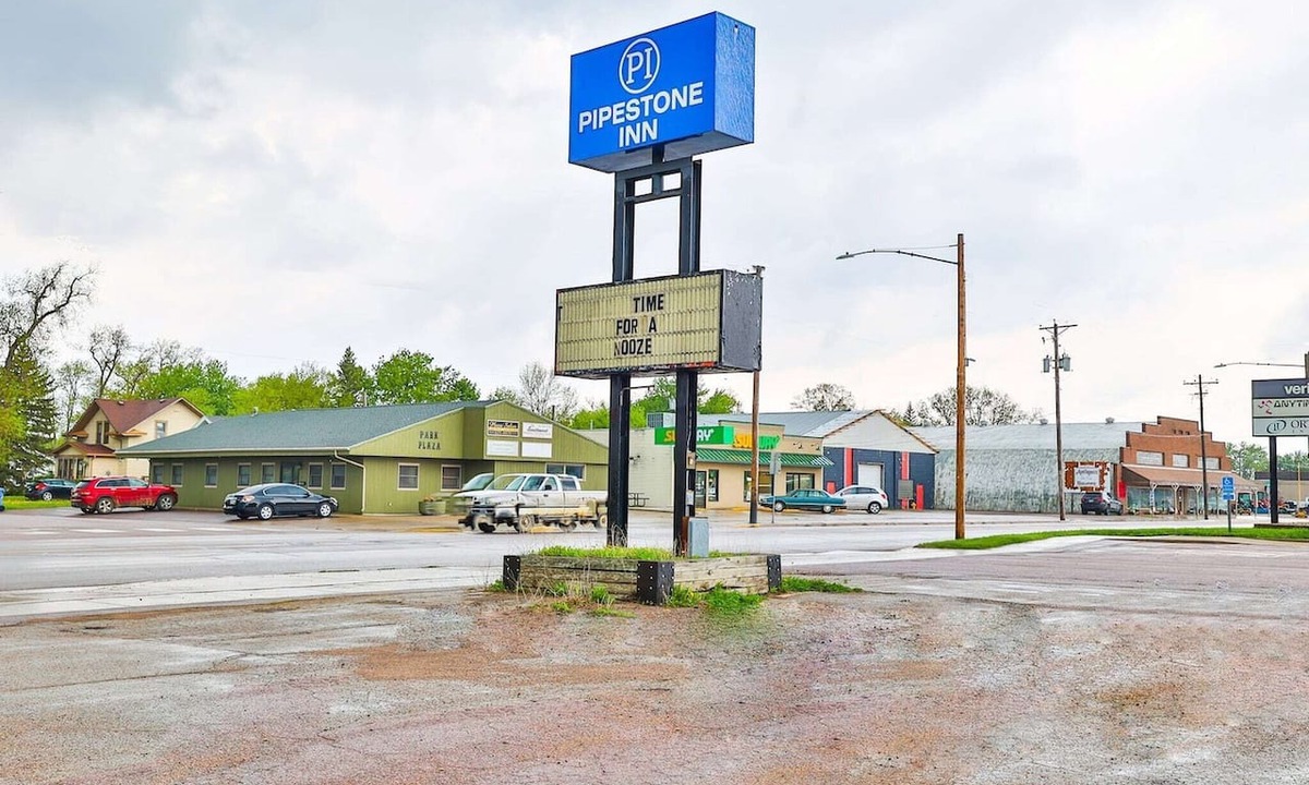Pipestone Historic District Apartment | Pipestone|Queen Bed|Nsmk