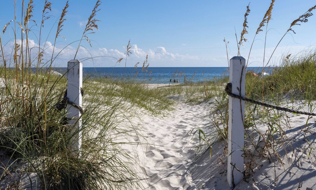 Surf Side Shores House | Pirate Daze- Pool, Soaking Spa, *Golf Cart! Game Room! Pirate Theme!