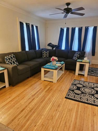 Minneapolis Apartment | Plantlife LLC Lodge U room