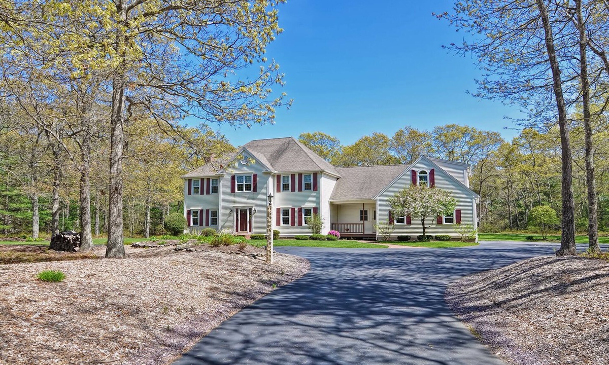 Ponds of Plymouth House | Plymouth Estate Family & Exec Stays Sleeps 16