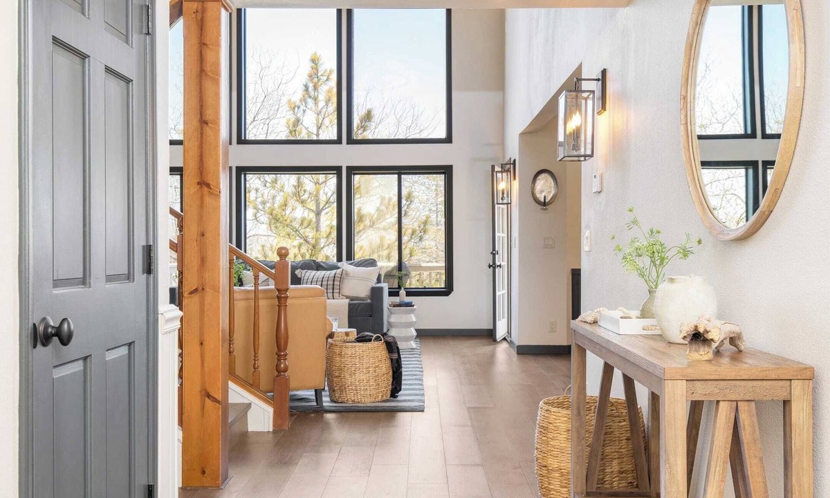 Lake Arrowhead Cottage | Pollock by Avantstay Stunning Views w/Movie Room, Game Room & Large Balcony