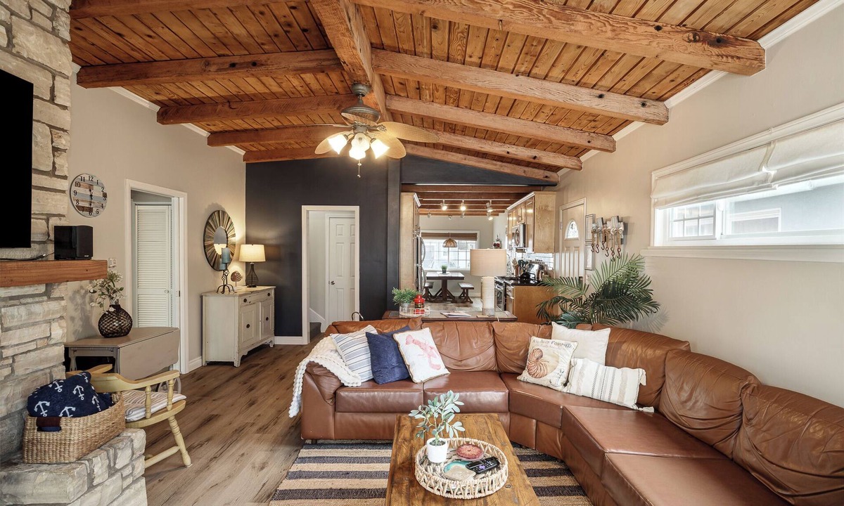 Silver Strand House | Pompo Beach House 2 Bed 2 Bath Silver strand Beach
