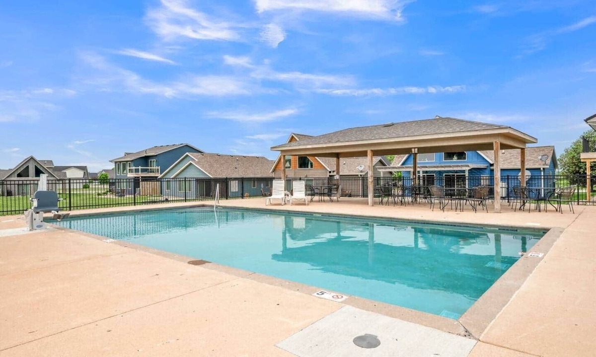 Spirit Lake House | Poolside Retreat at Bridges Bay
