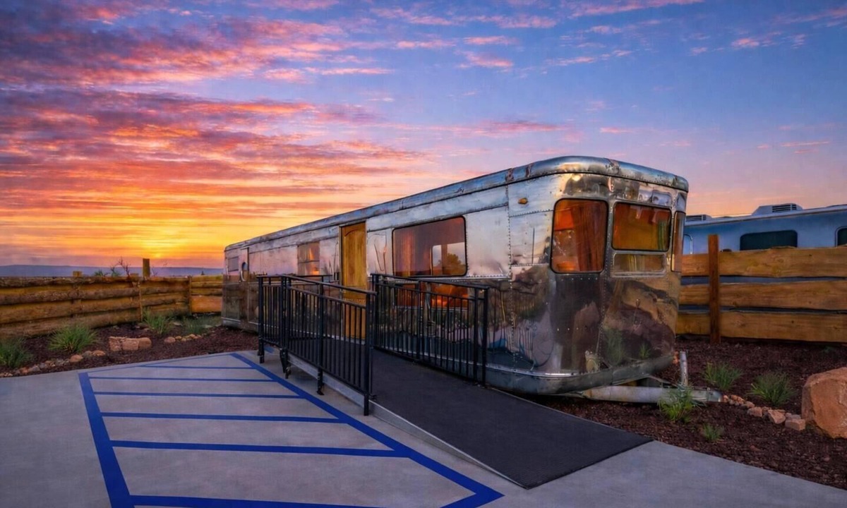 Valle House | Premium Airstream with Private Hot Tub (Unit I) - 3 Person Premium Airstream