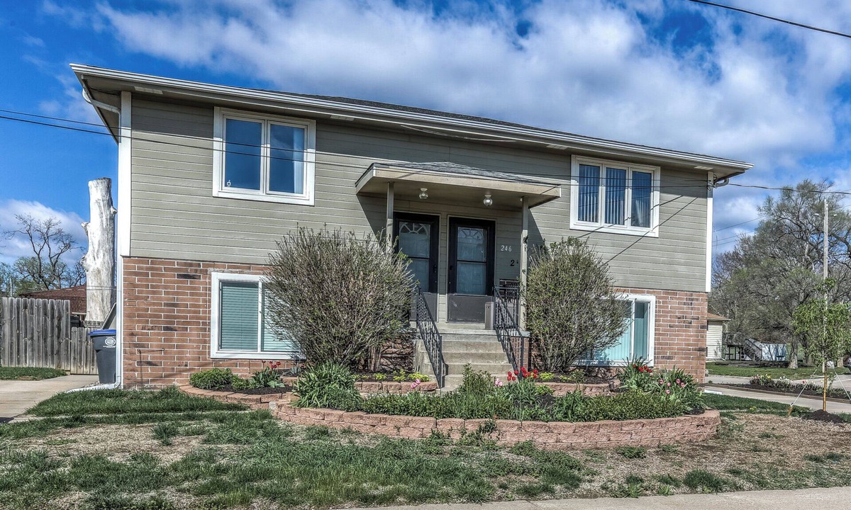 Council Bluffs House | Prime Location Duplex - Steps away from Park and Bob Kerrey Pedestrian Bridge.