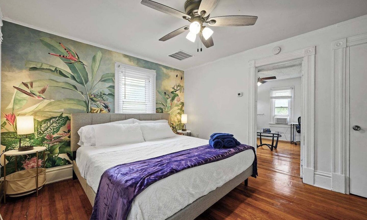 Thomas - Dale Apartment | Prime location, Fast Wifi, mins from light rail