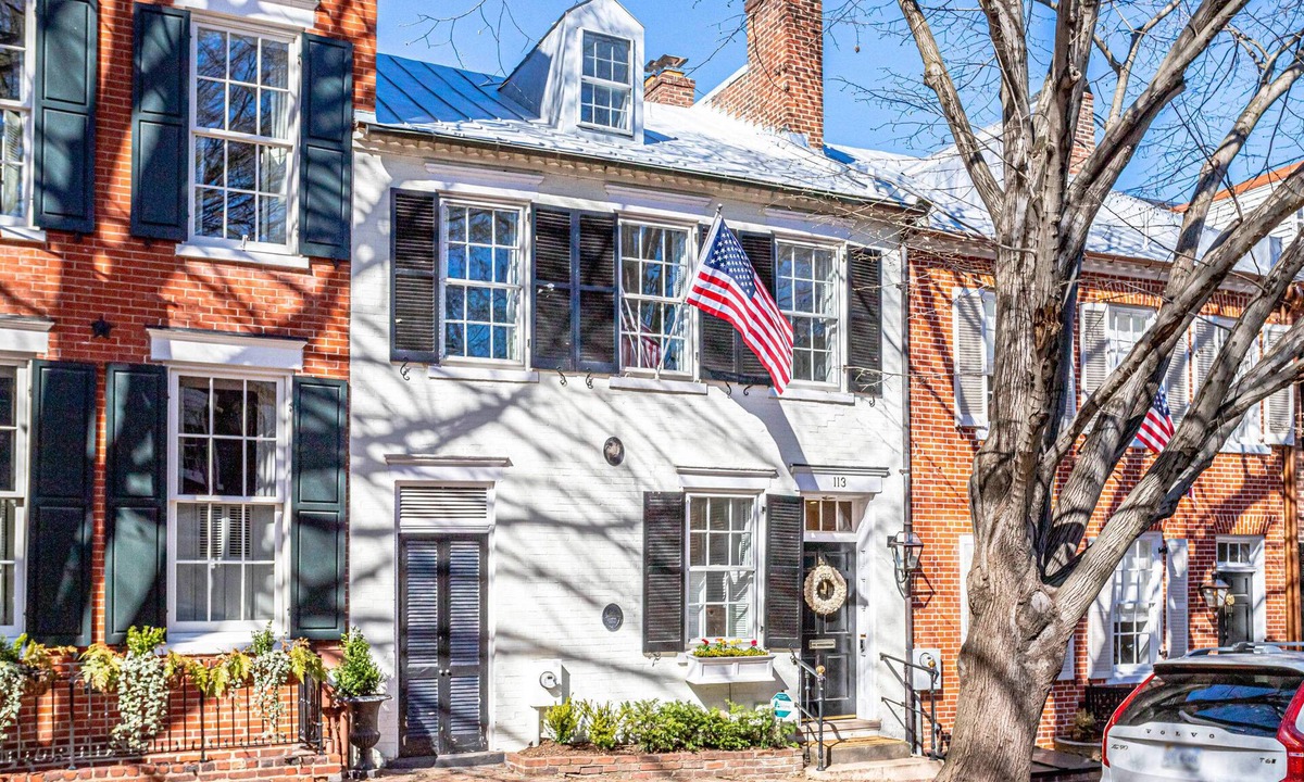 Old Town Alexandria House | Prince of Wales - 1 block from the Waterfront with a Walk Score of 95!