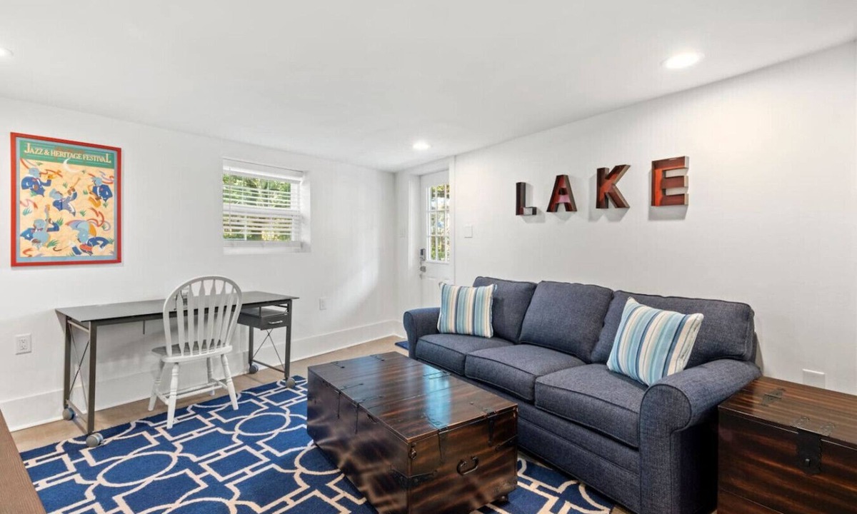 Esplanade Ridge House | Private escape under the Oaks!