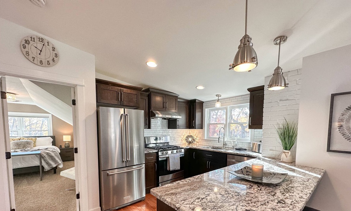 West Bloomington House | Private Guest Suite- Pool⭐Family & Dogs Friendly⭐City & Quiet Living
