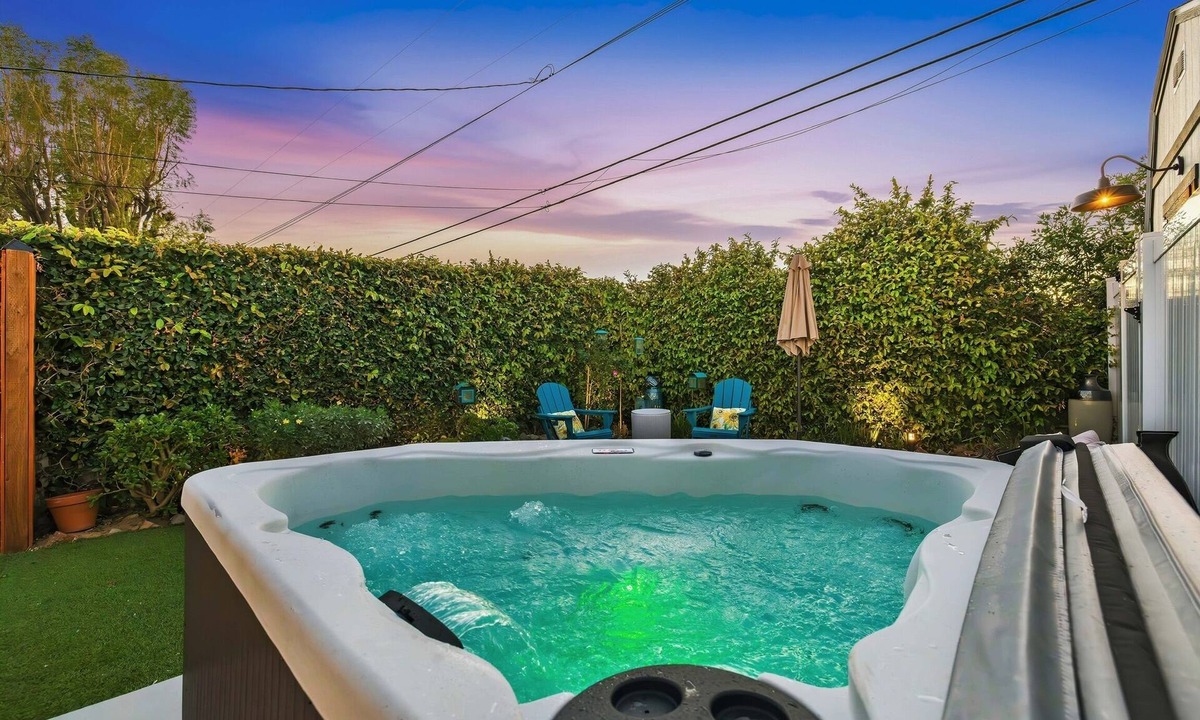 Simi Valley Apartment | Private Guest Suite w/Hot Tub, Fireplace & Yard