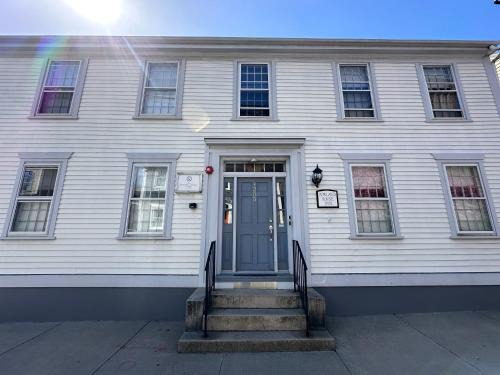 Newport House | Private Historic Inn Downtown Newport