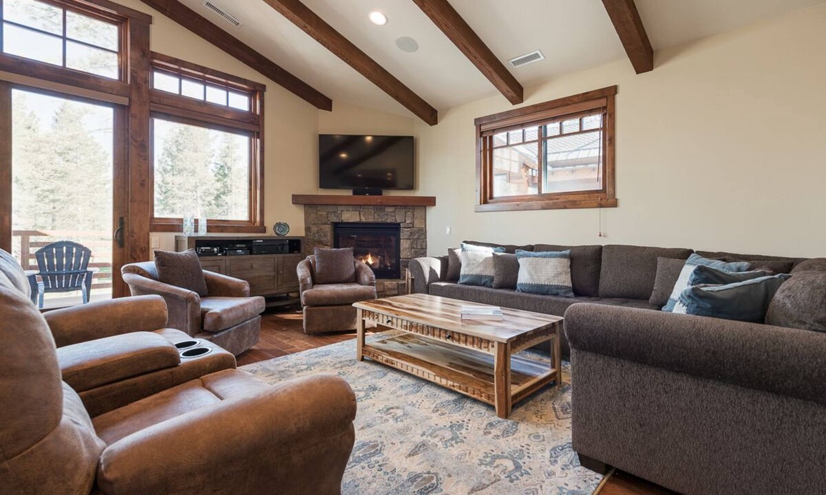 Stonegate House | Private Home with Hot Tub! Mountain Views! Short walk to Village!