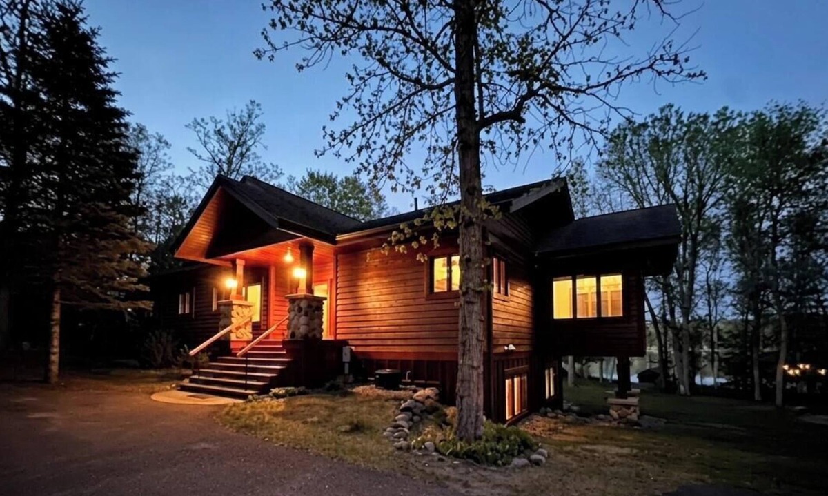 Emily Cabin | Private Lakefront Retreat | Dock|Beach|Sunroom