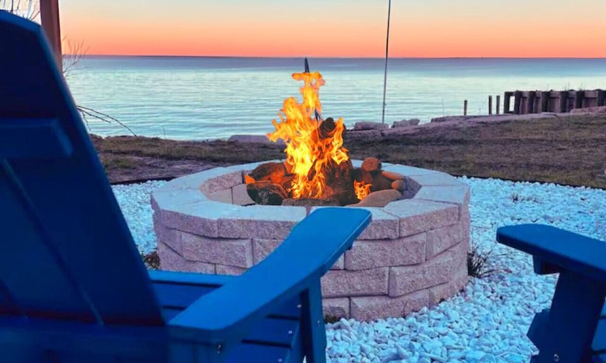 Ocean Springs House | Private Oceanfront with Hot Tub