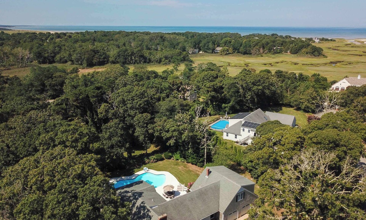 Orleans House | Private pool 3 mins to Skaket Beach!