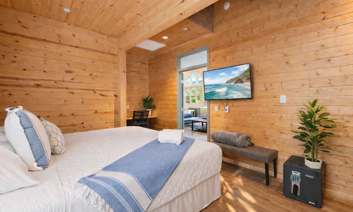 Stockton Hotel | Private Resort, Multiple Houses. 48 guests. Expandable.