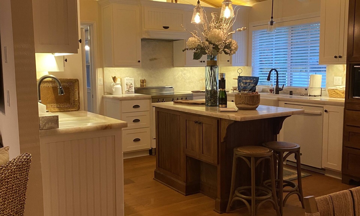 Somis House | Private retreat, beautifully remodeled and decorated!