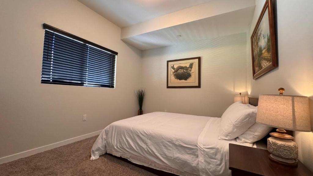 Hollywood Apartment | Private Room and Bathroom