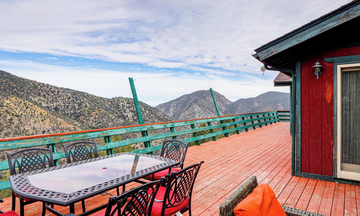 Pine Mountain Club Cabin | Private Sauna & Mtn-View Deck! Kern County Home
