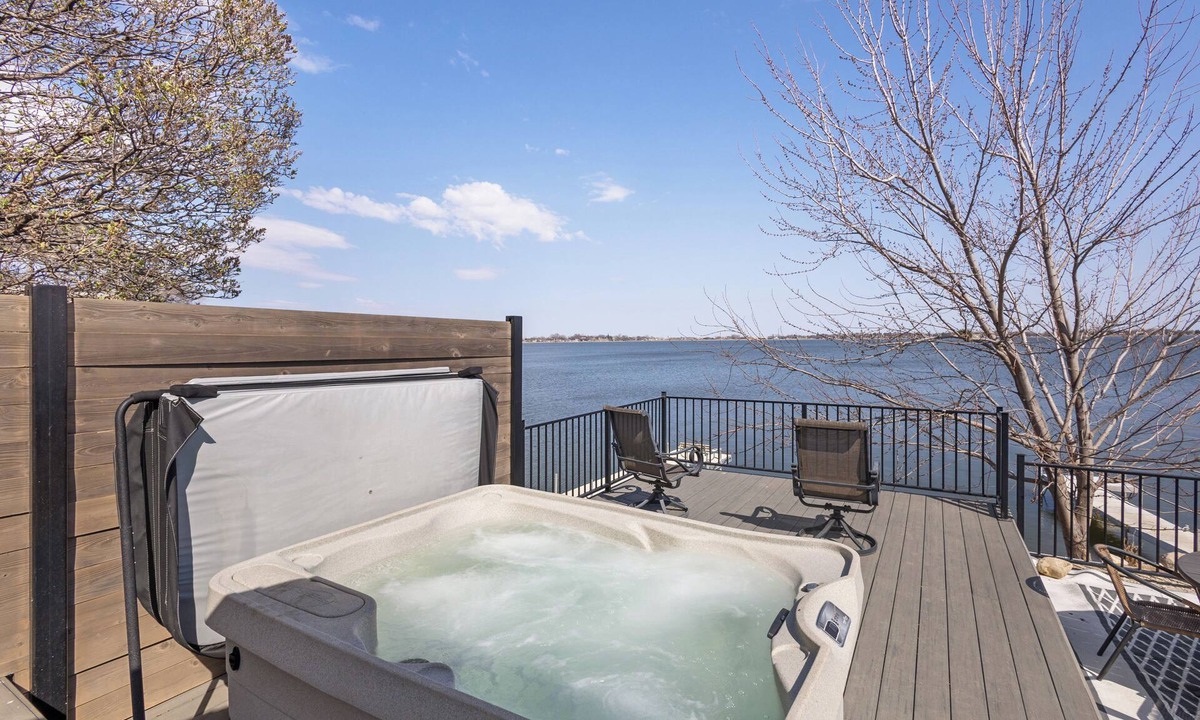 Hamlin County Cabin | Private Sauna, Hot Tub, Beach – Lake Poinsett
