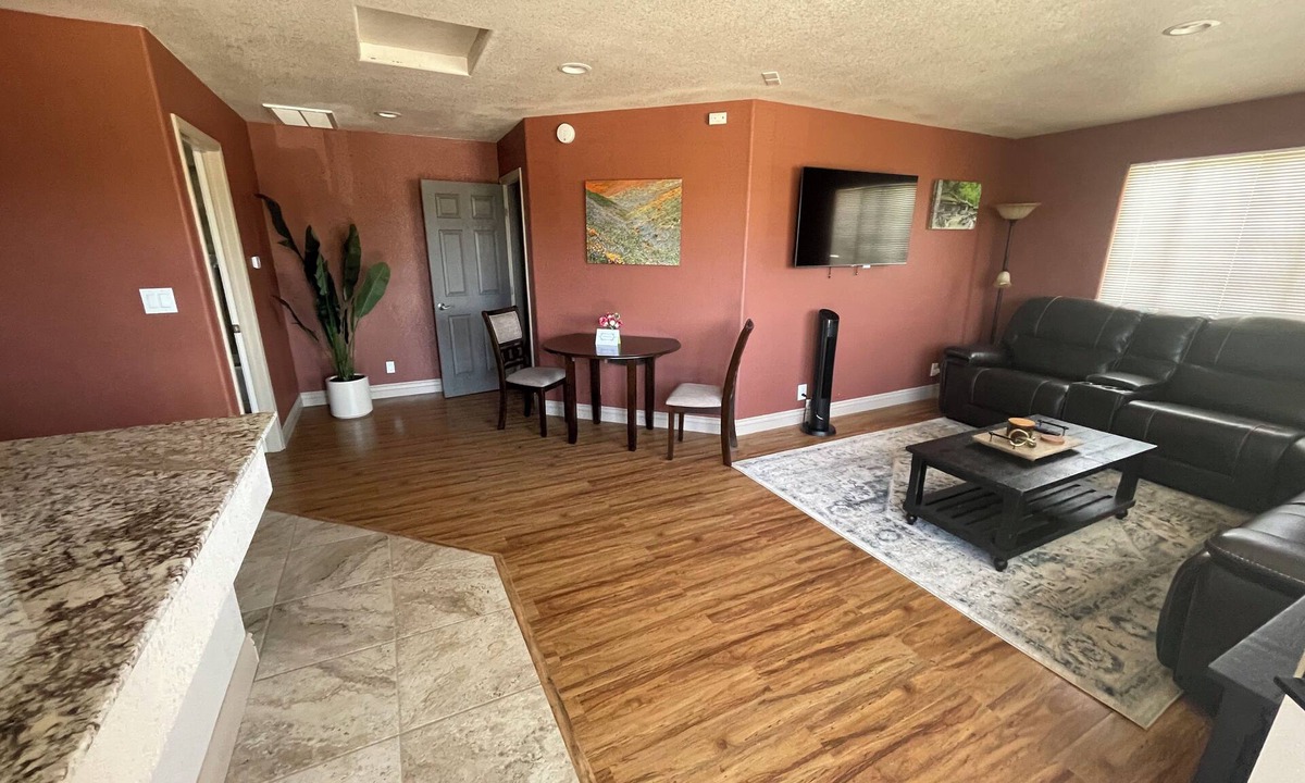 Santa Maria Apartment | Private top floor spacious 1 bedroom retreat - Guesthouse