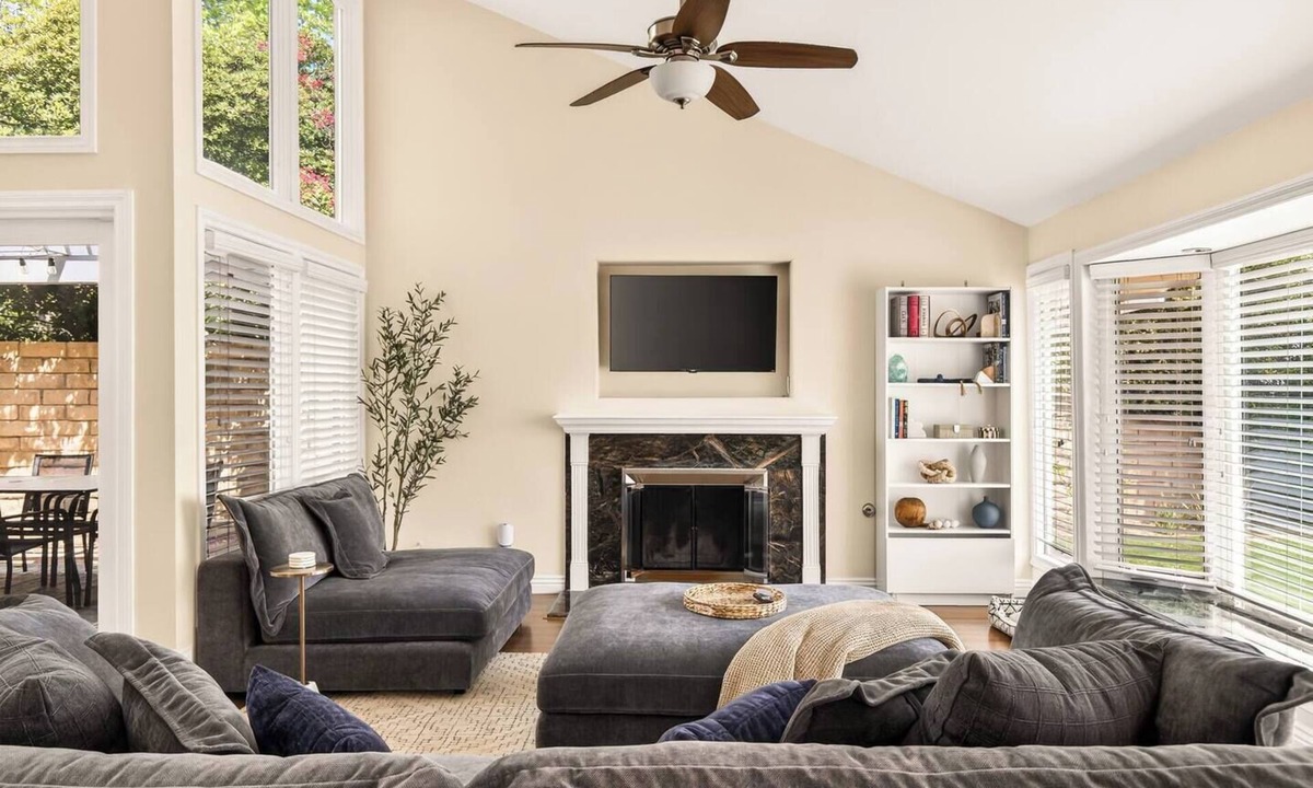 Newhall House | Quaint Single-Story Hilltop Home (Granada Hills)