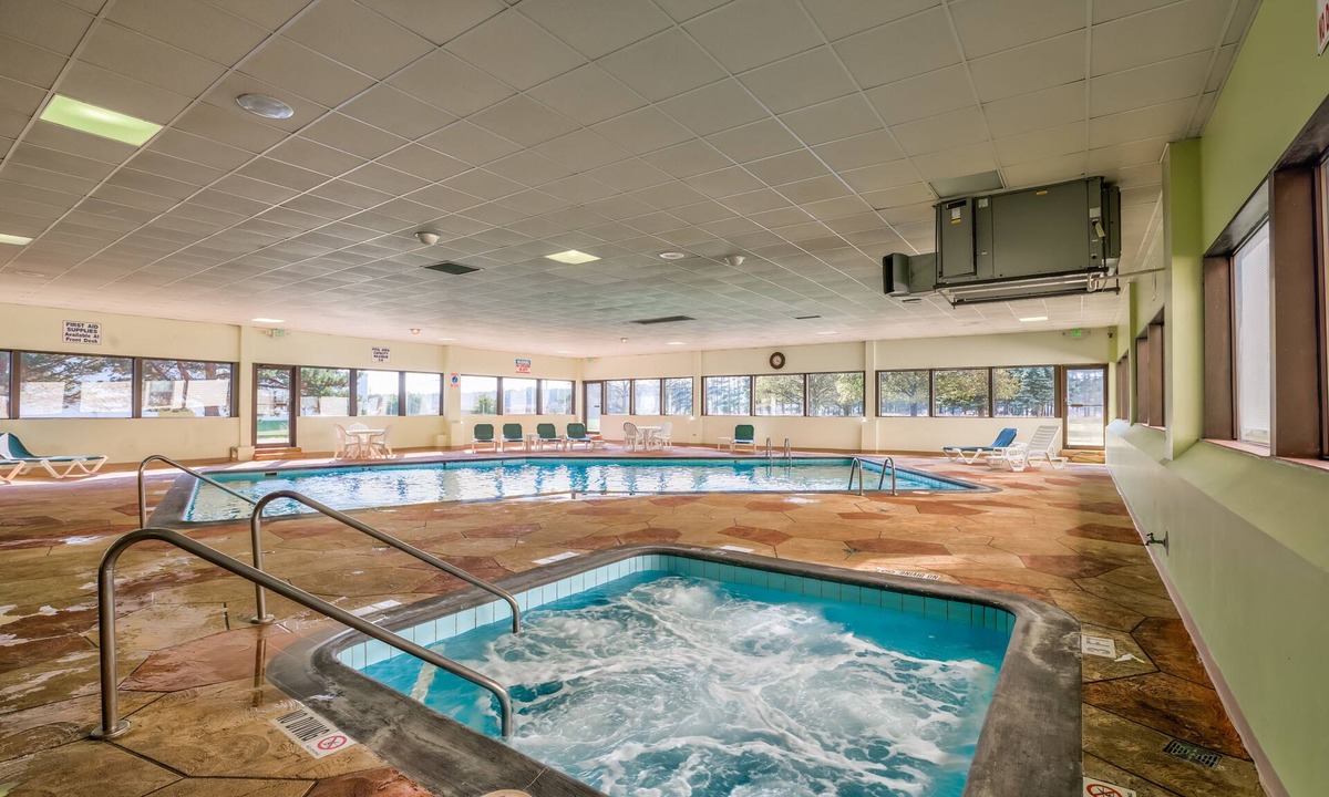 Escanaba Hotel | Quality Inn & Suites Escanaba North