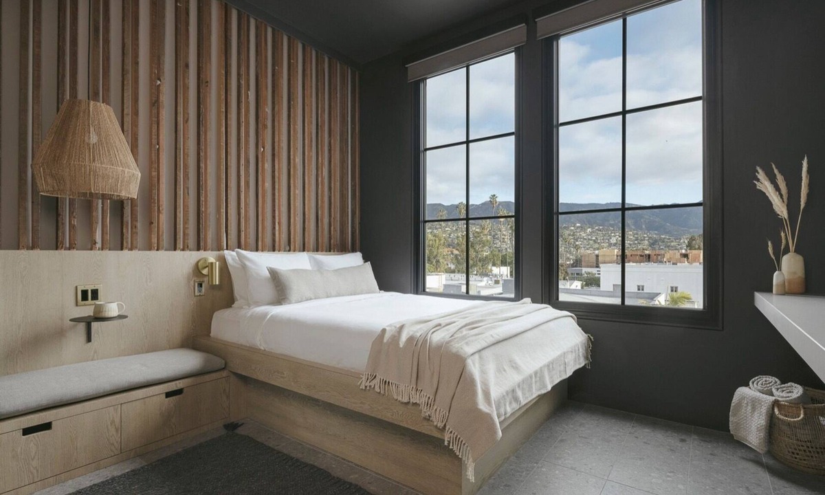 Lower State Hotel | Queen-Sized Room, Lounge Area with Ideal Mountain Views!