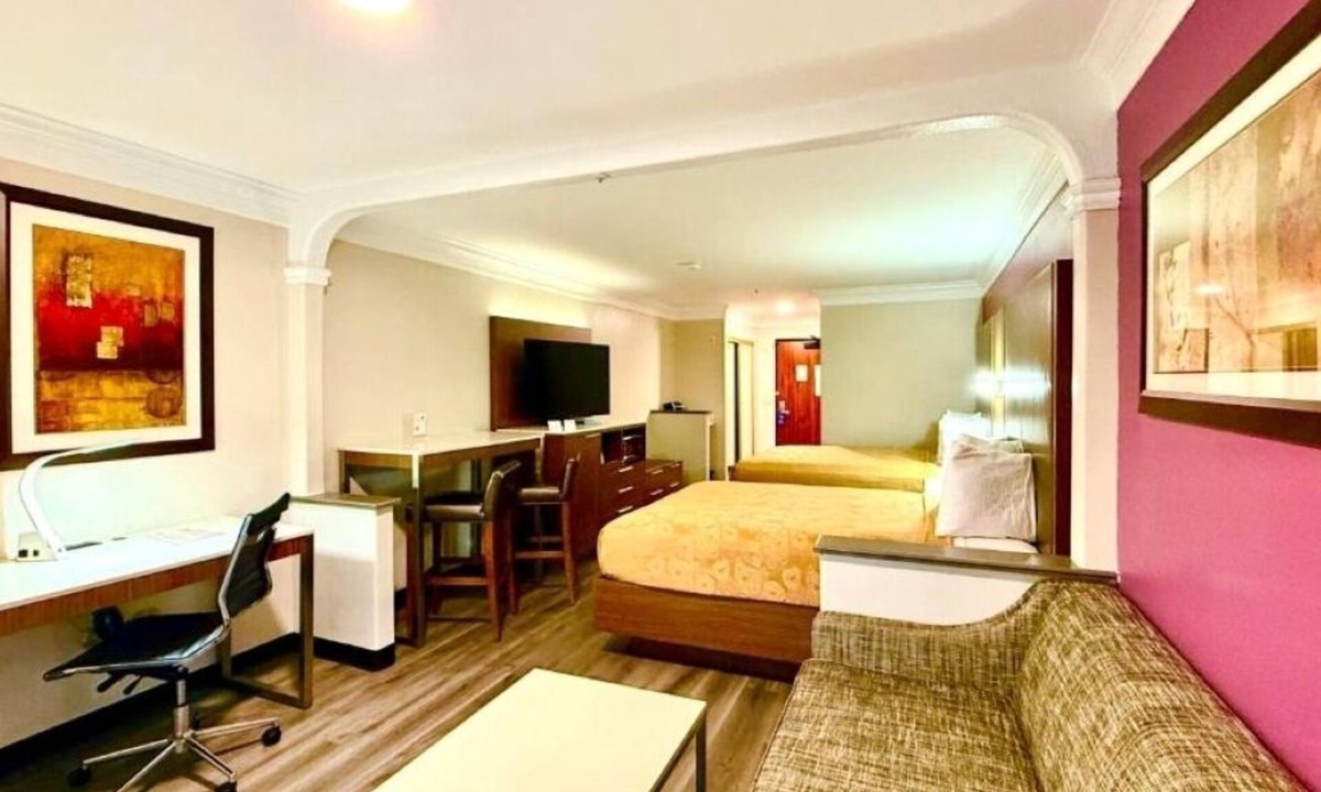Inglewood Hotel | Quiet and Spacious Suite Near Hollywood Walk of Fame – Ideal for Families