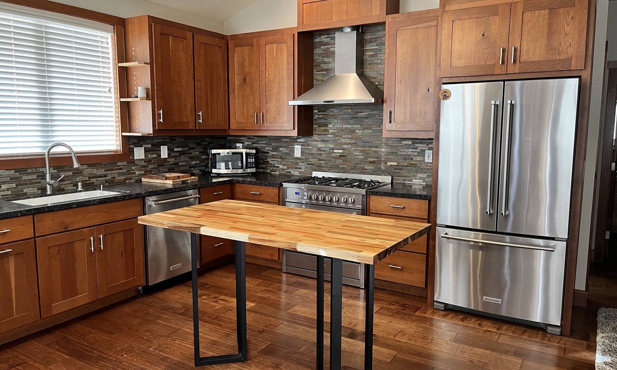 Crowley Lake House | Quiet culdesac just outside of Mammoth Lakes